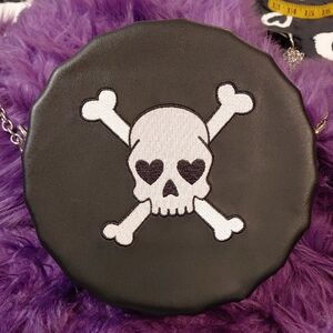DOLLSKILL CURRENT MOOD ROUND SNAP CLOSURE CROSSBODY SKULLAND CROSSBONES BAG